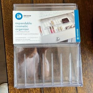 Expandible cosmetic organizer